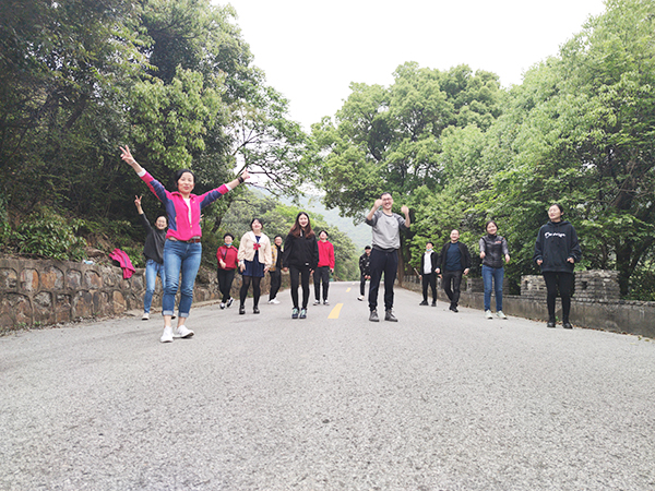 依斯倍環(huán)保營(yíng)銷團(tuán)隊(duì)西山縹緲峰戶外拓展旅游活動(dòng)之旅